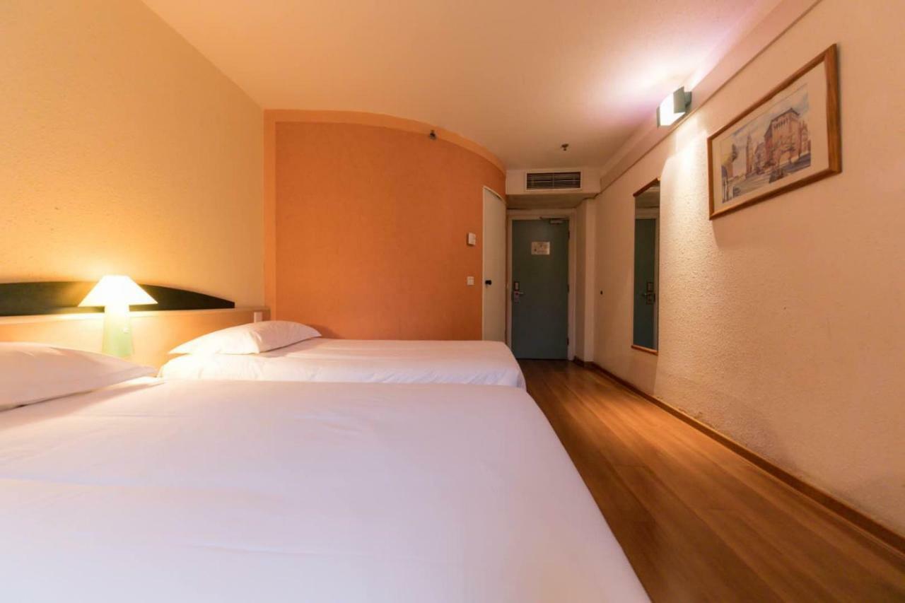 Ibis Wuhan Hankou Экстерьер фото